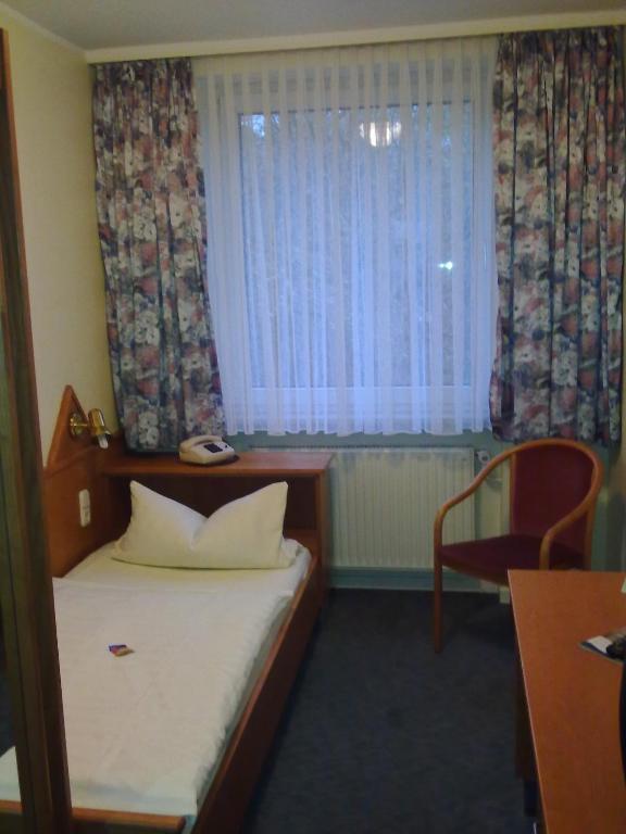 Autobahn Hotel Pfungstadt Ost Ruang foto